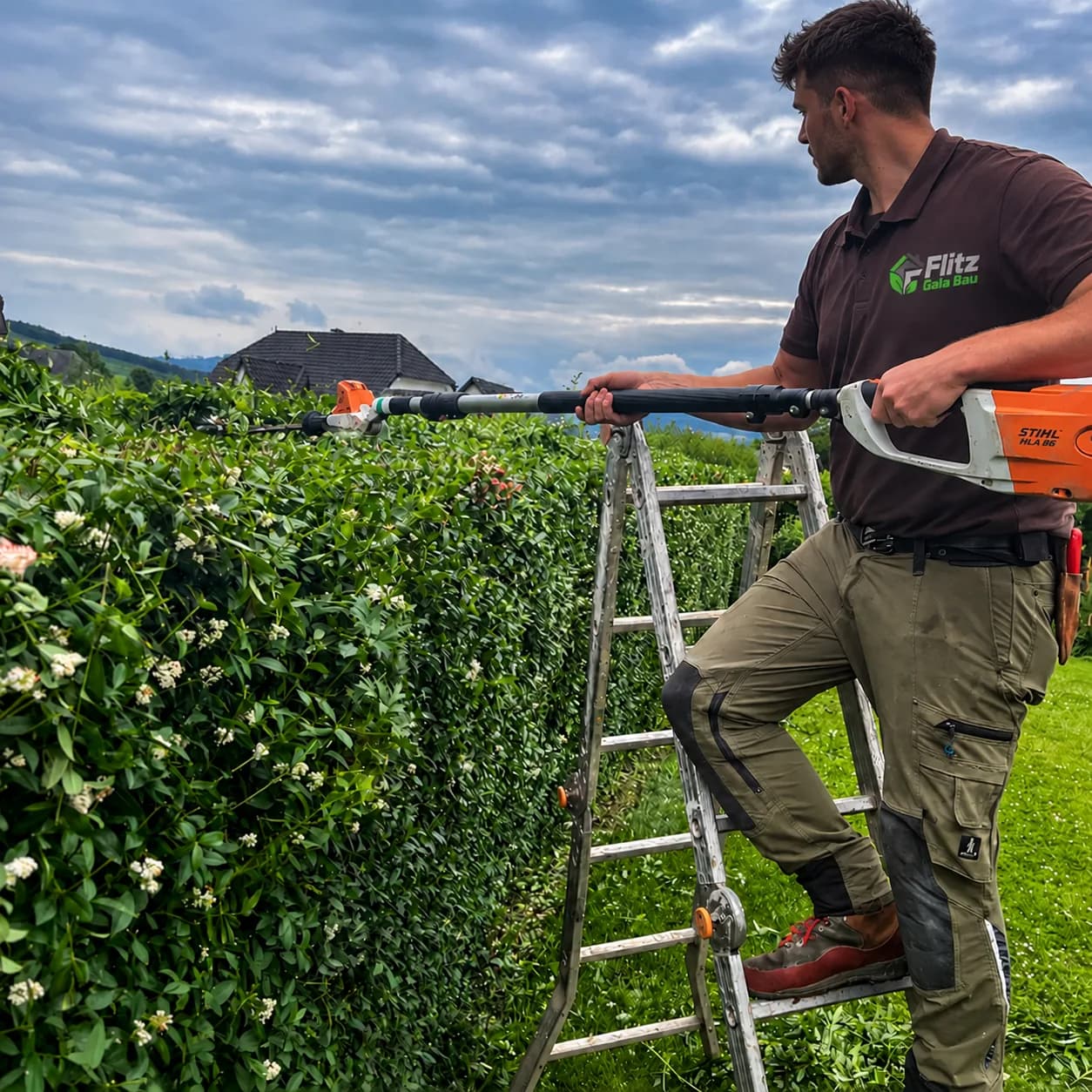Flitz GaLa-Bau bei einem Gartenpflegeeinsatz